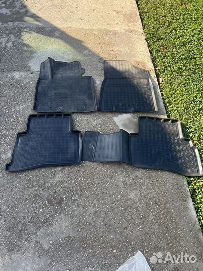 Продам коврики kia sportage 18 года