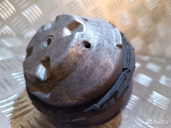 Подушка крепления двигателя Mercedes C W203 2000