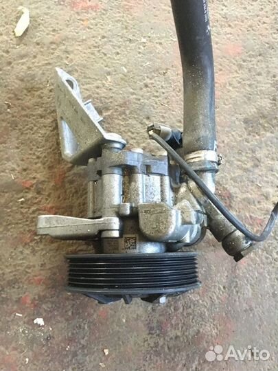 Насос гидроуселителя руля Bmw 5 E60 N52B30AF 3.0