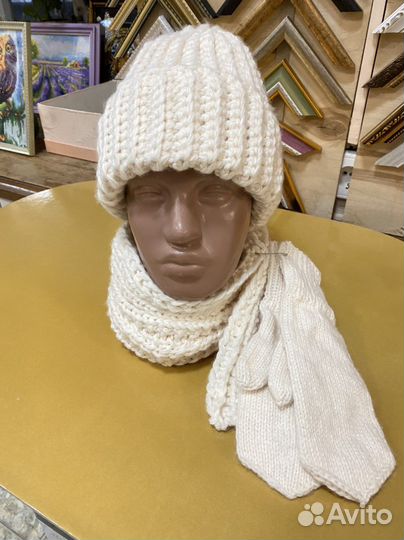 Комплект шапка, шарф и варежки