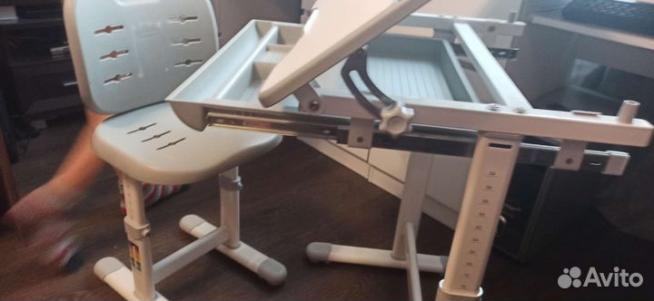 Растущий стол и стул holto