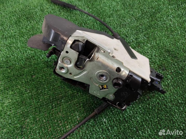 Замок двери передней левой Citroen C3 Picasso 2009