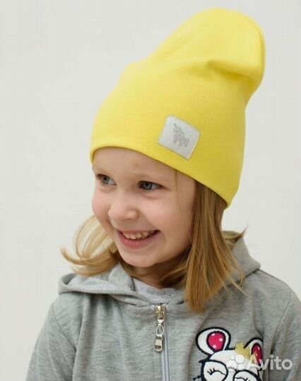 Шапка для девочки желтая
