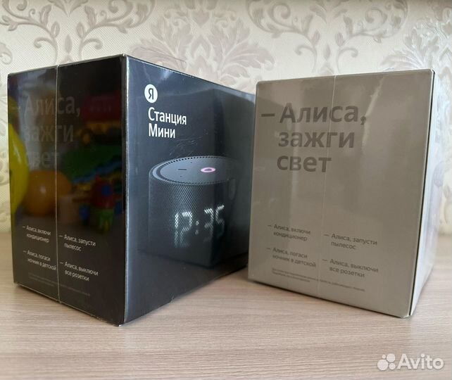 Умная колонка яндекс мини с часами