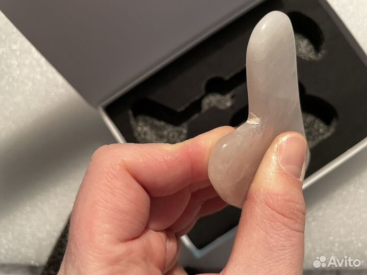 Скребок гуаша и ролик для лица