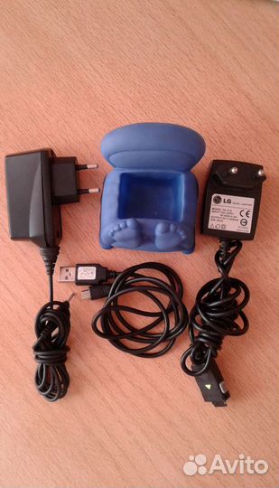 Зарядки к кнопочным LG, Maxell, шнур USB,подставка