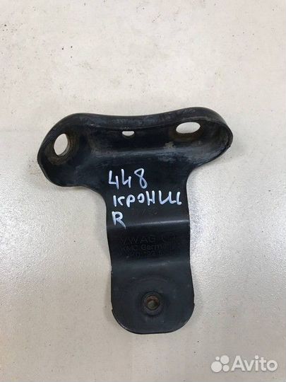 Кронштейн двигателя правый Skoda Octavia