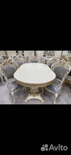 Стол и стулья