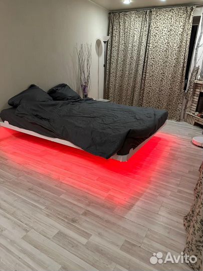 Парящая кровать из металла