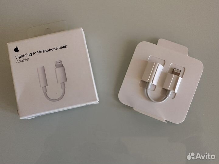 Адаптер Lightning to Headphone Jack