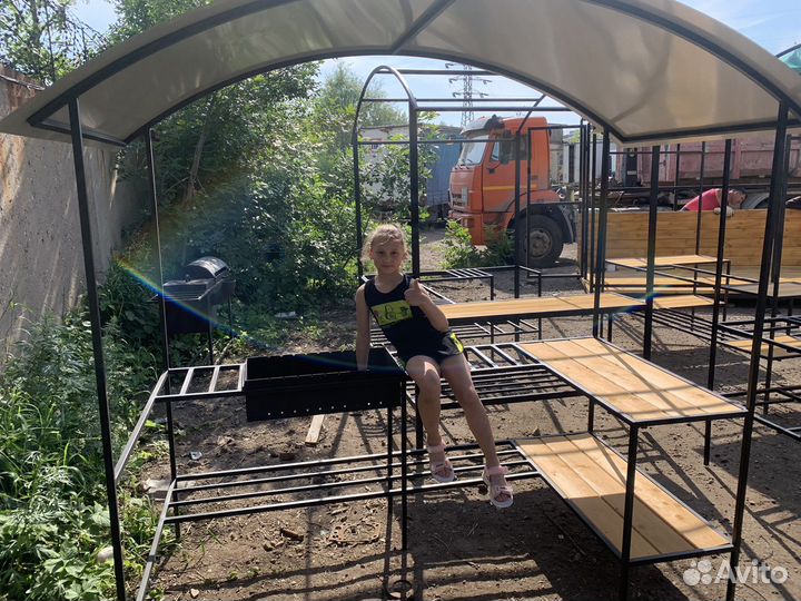 Мангал с крышей