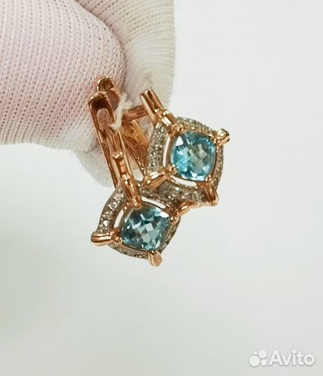 Золотые серьги с камнем