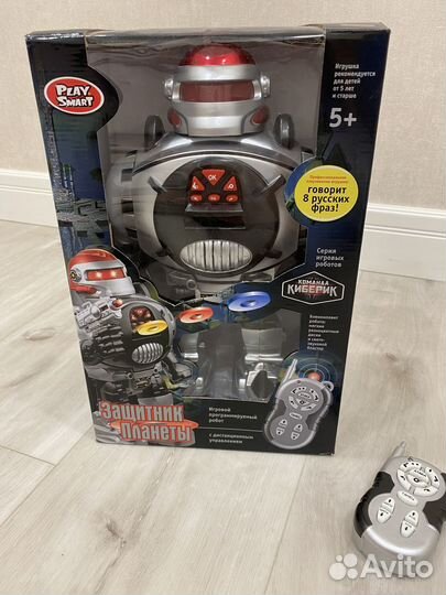 Робот на пульте управления