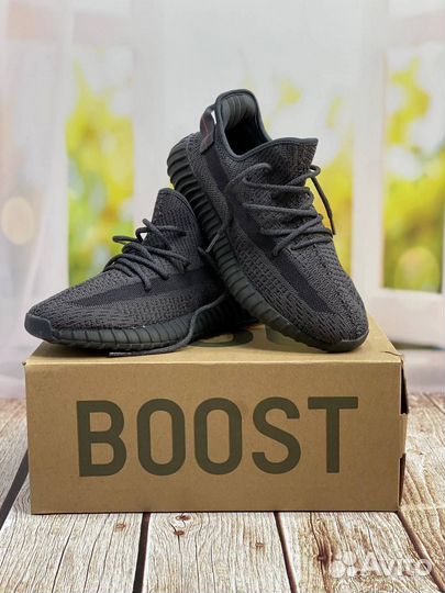 Кроссовки Adidas Yeezy boost 350 v2 В Чёрном цвете