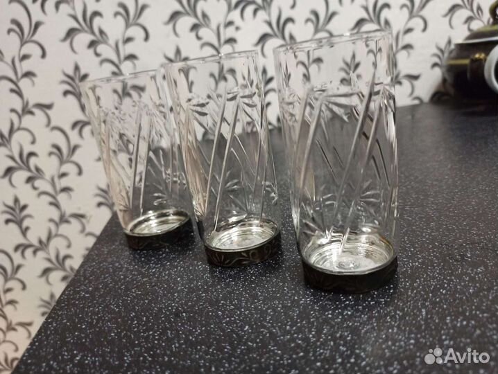 Три высокие рюмки