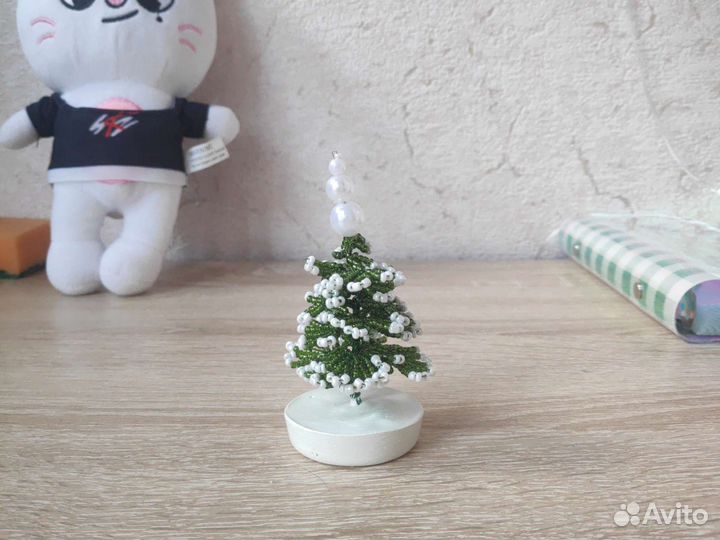 Ёлочка из бисера, ручная работа