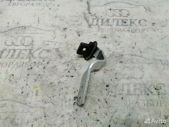 Кронштейн (сопут. товар) VW Passat (B6) 2005-2010