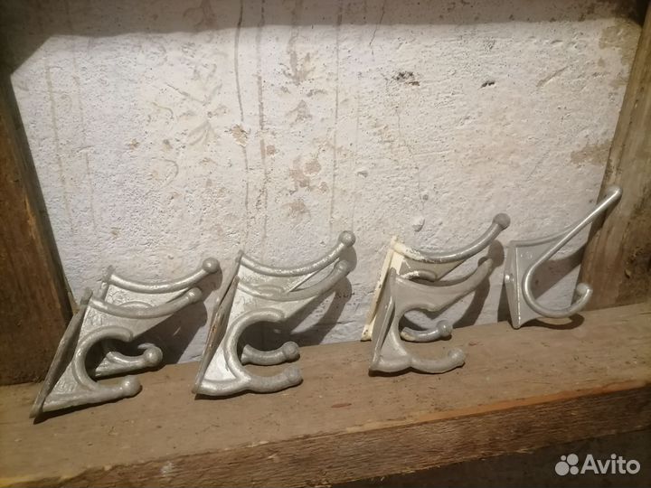 Крючок двойной алюминиевый настенный вешалка