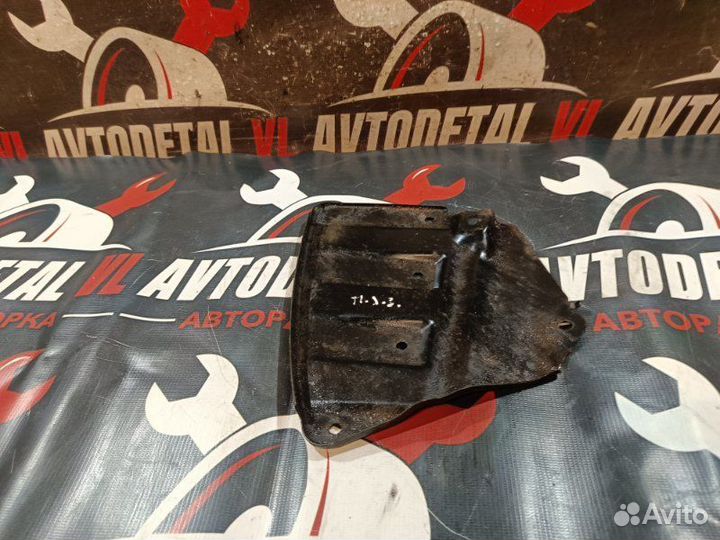 Брызговик крыла передний левый Honda Civic 8 5D FN