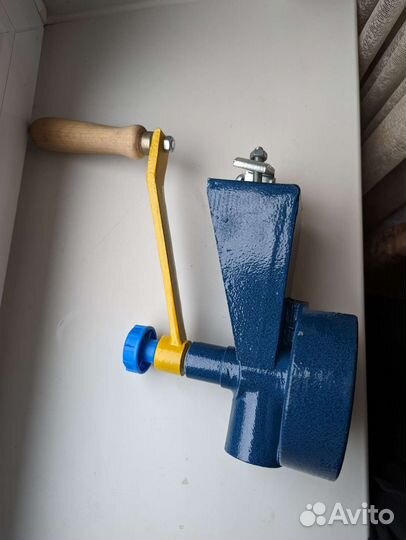 Зернодробилка ручная Novital Molino a mano sprint