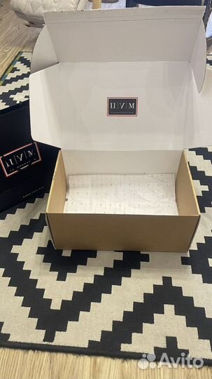 Коробка и пакет цум