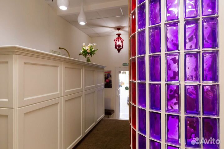 Сестра-хозяйка в студию маникюра