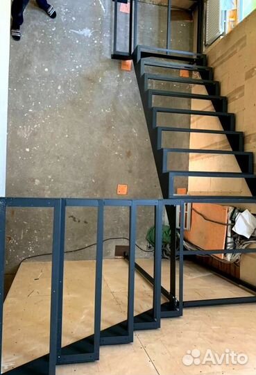 Металлические каркасы для лестниц
