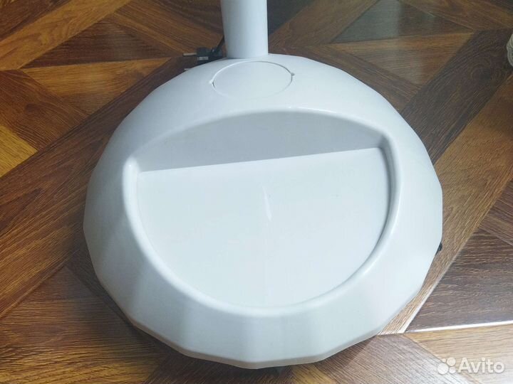 Косметологическая лампа лупа