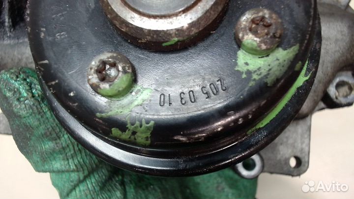 Насос водяной Mercedes Viano, 2004