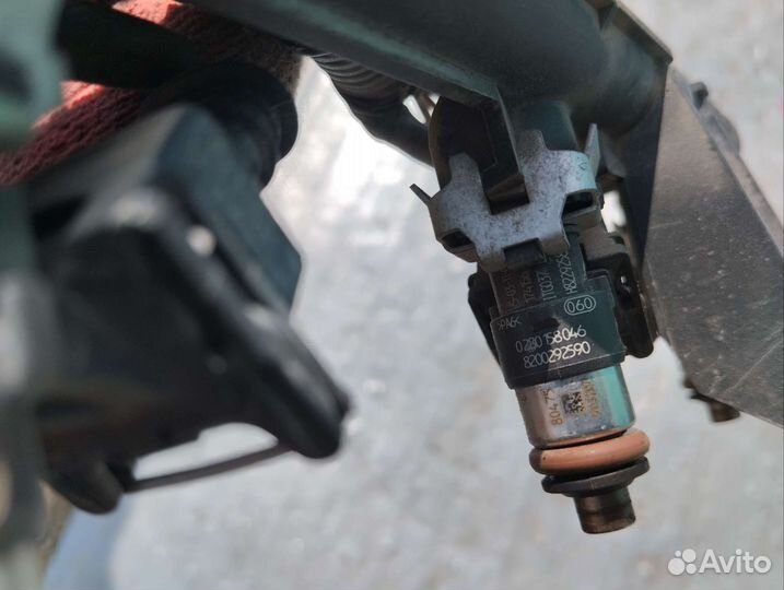 Рампа с форсунками Рено Модус Клио 1.1 1.2