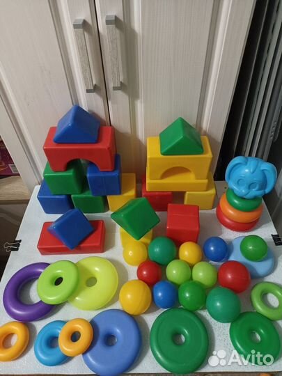 Пакет пластиковых игрушек