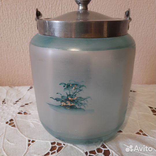 Старинная бисквитница