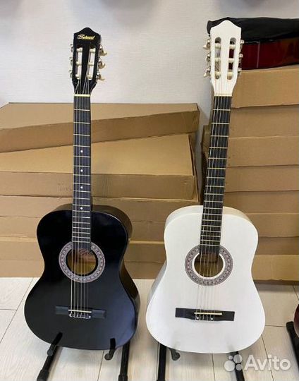 Классическая гитара Белучи (новая)