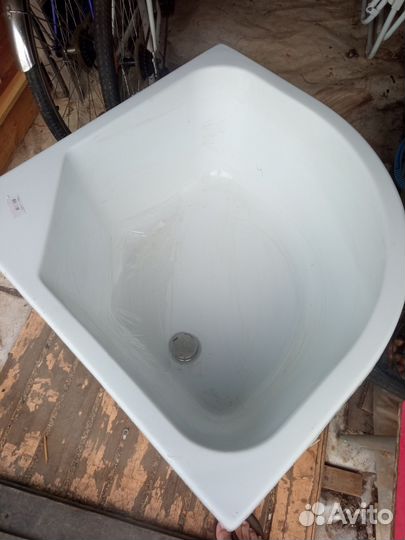 Душевой поддон 90х90