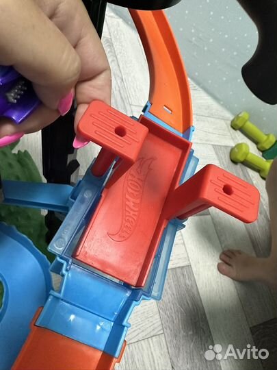 Hot wheels автомойка с крокодилом