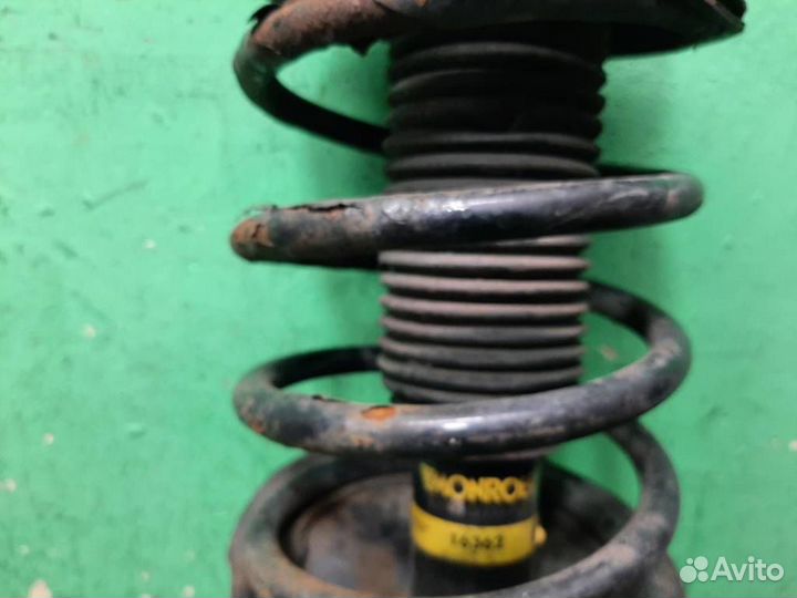 Стойка амортизатора передняя левая Hyundai Matrix