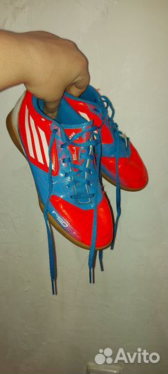 Футбольные бутсы adidas