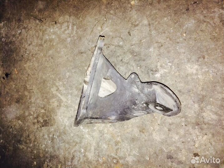 Крепление двигателя Land Rover Range Rover III