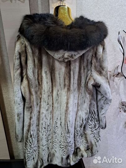 Шуба норковая с капюшоном из соболя