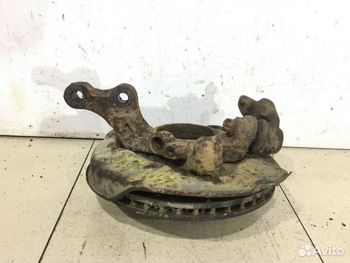 Кулак передний левый