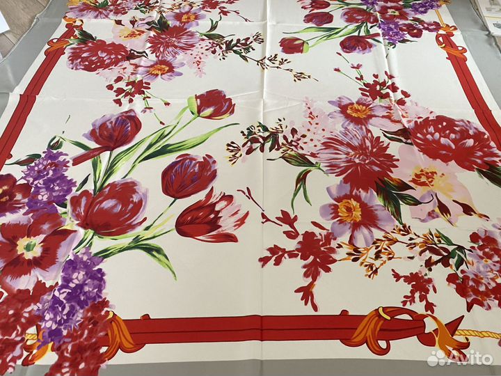 Платок в подарочной упаковке Dior