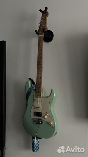 Электро гитара с комбиком и педалью