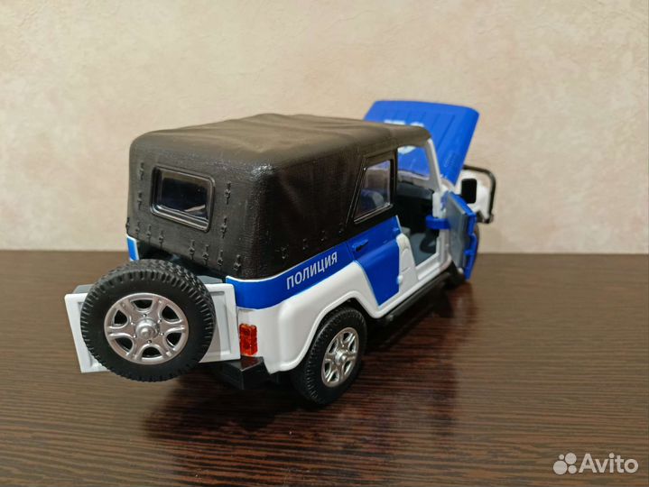 УАЗ 469 Металлическая модель 1/24 новая