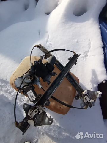 Стеклоподъемник передний Nissan Almera N16