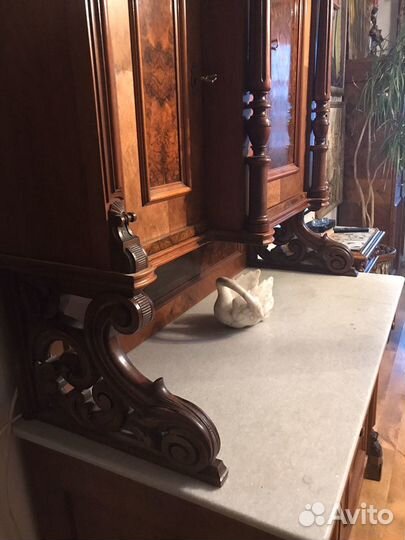 Антикварный шкаф-буфет