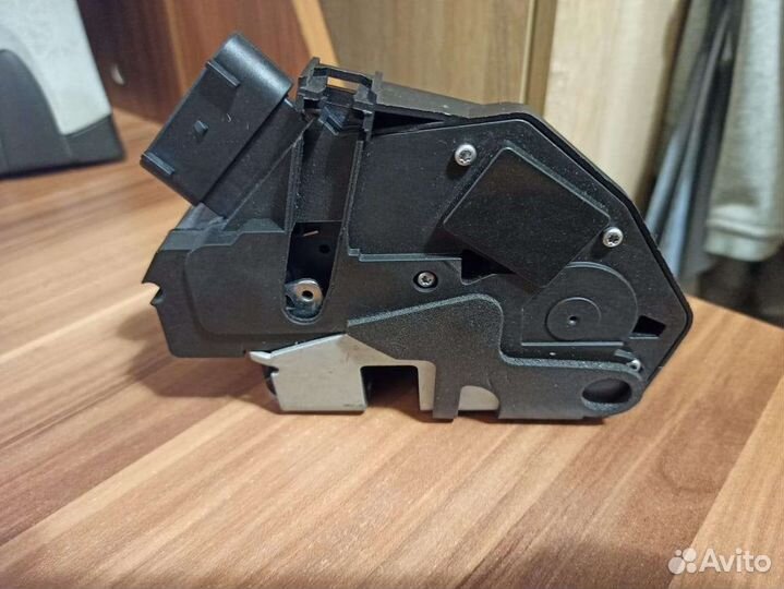 Замок правой передней двери Ford Fusion Fiesta