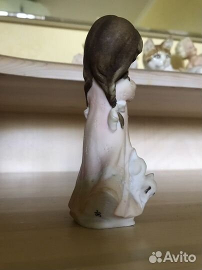 Статуэтка фарфор Д.Армани Девочка с котятами