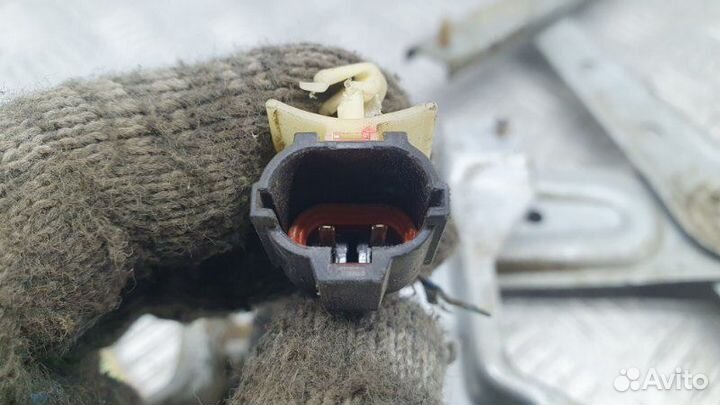 Стеклоподъемник электр. задний левый Kia Sorento 1