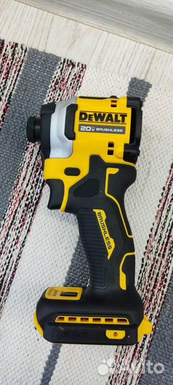 Аккумуляторный винтоверт DeWalt DCF850