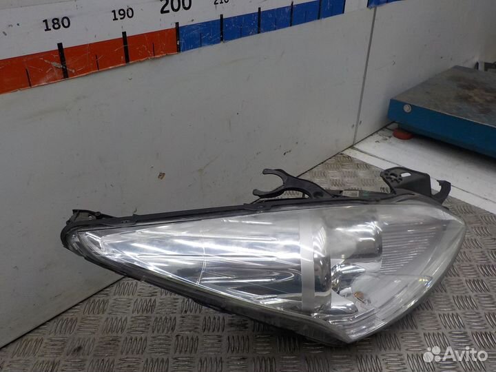 Фара правая Peugeot 3008